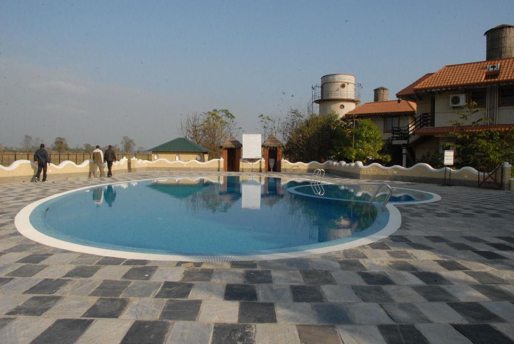 Green Park Chitwan Sauraha Esterno foto