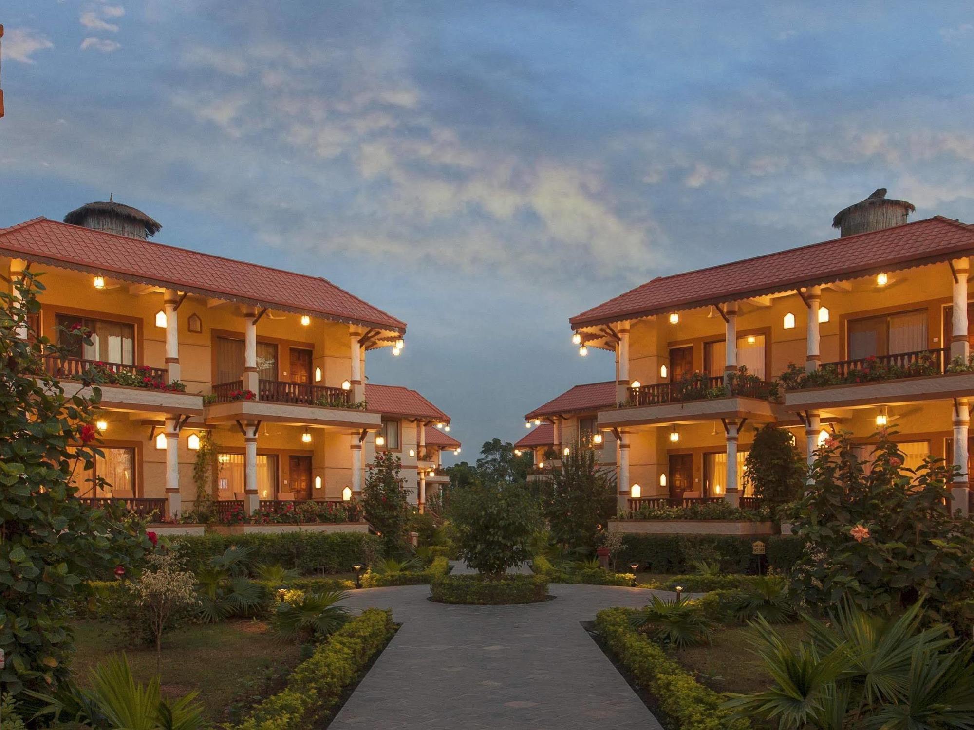 Green Park Chitwan Sauraha Esterno foto
